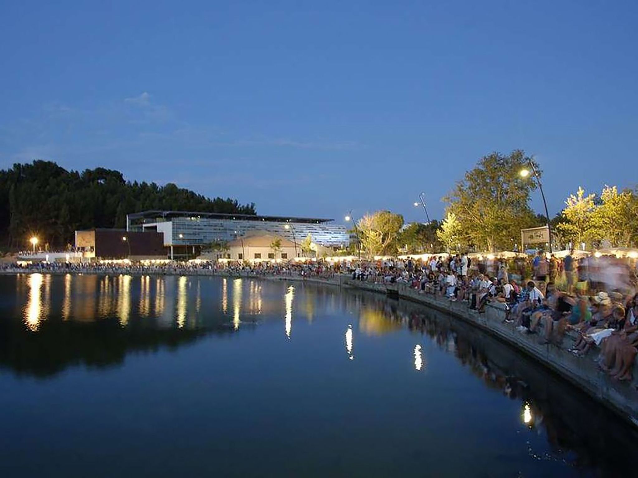 Eine kleine Ecke der Provence. Privater beheizter Pool-Binnen