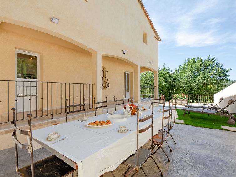 Search and Stay destination Bauduen, Provence-Alpes-Côte d'Azur - France from AU$ 382. Marges