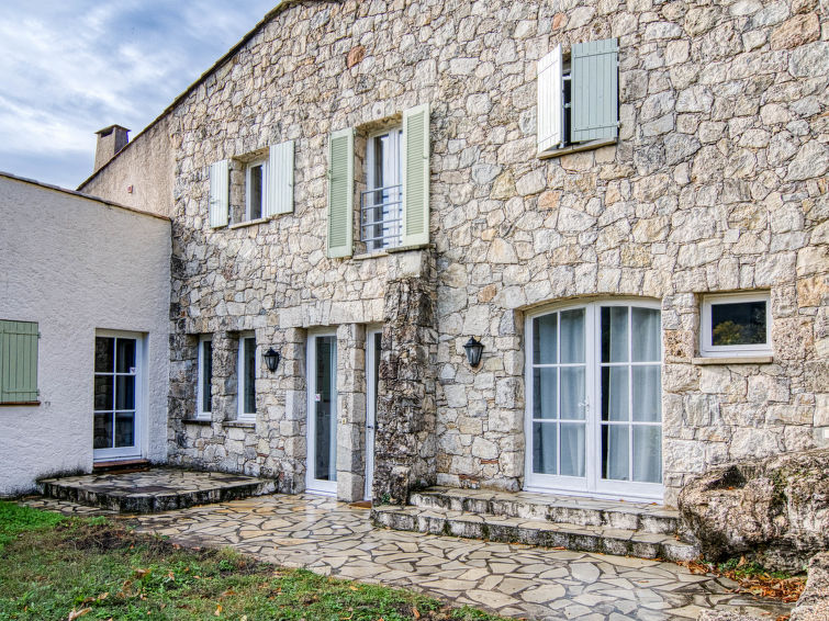 Search and Stay destination Draguignan, Provence-Alpes-Côte d'Azur - France from AU$ 205. Les Grenaches