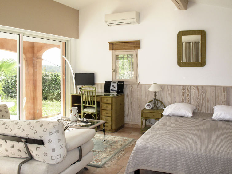 Search and Stay destination Draguignan, Provence-Alpes-Côte d'Azur - France from AU$ 99. Le Cabanon