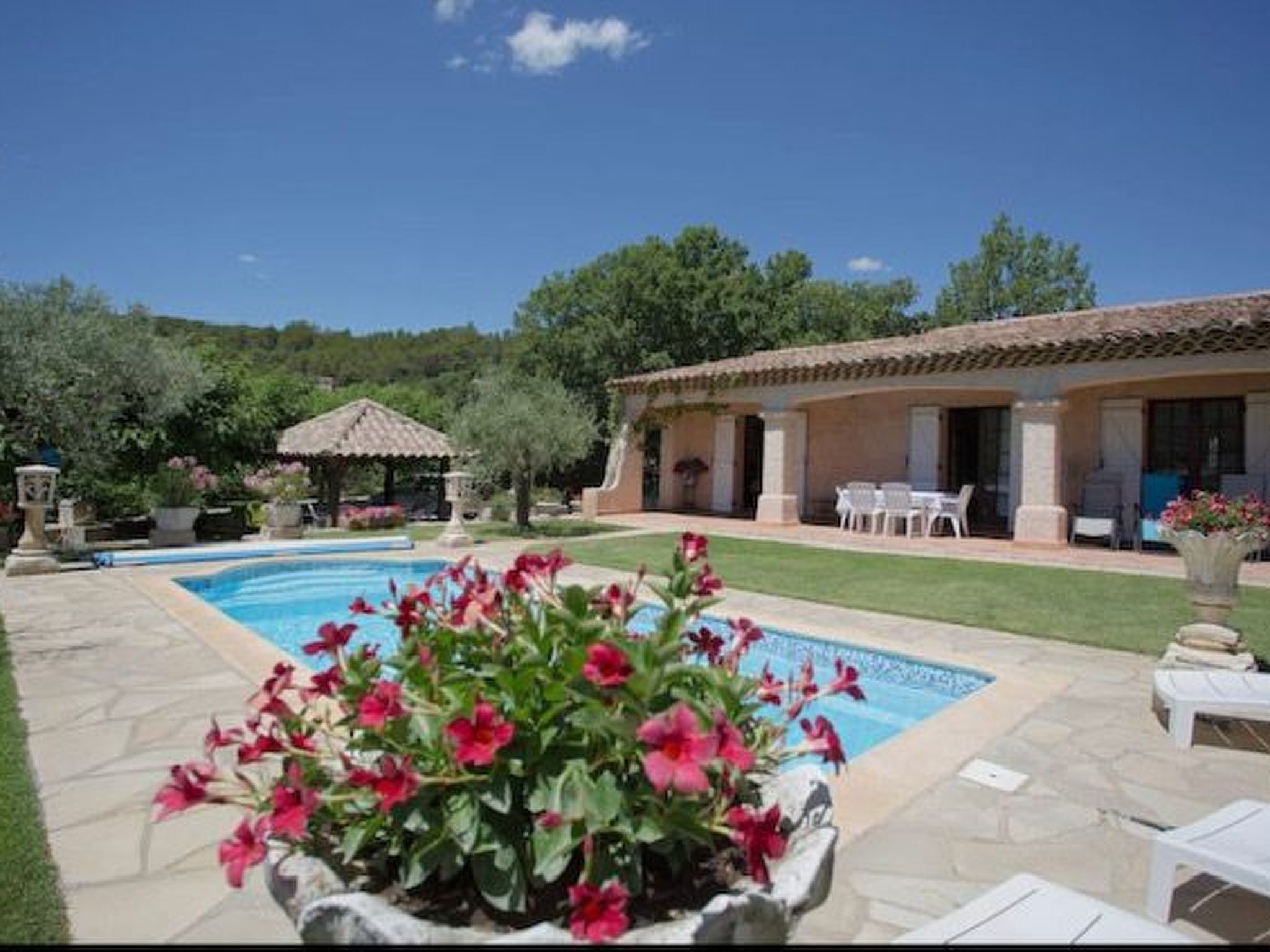 Beheizter Pool ab Mitte April