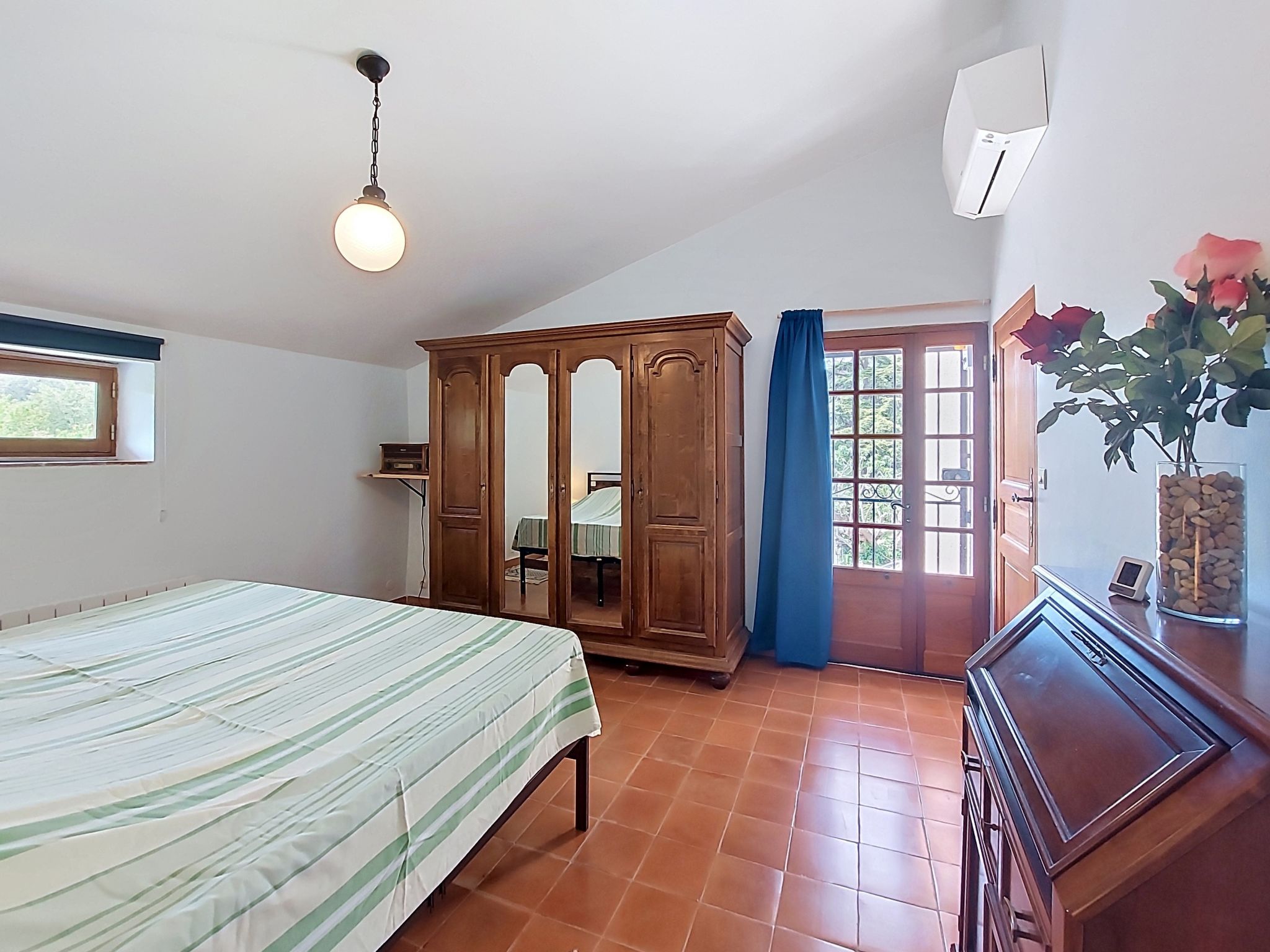 La maison aux volets bleus - Binnen