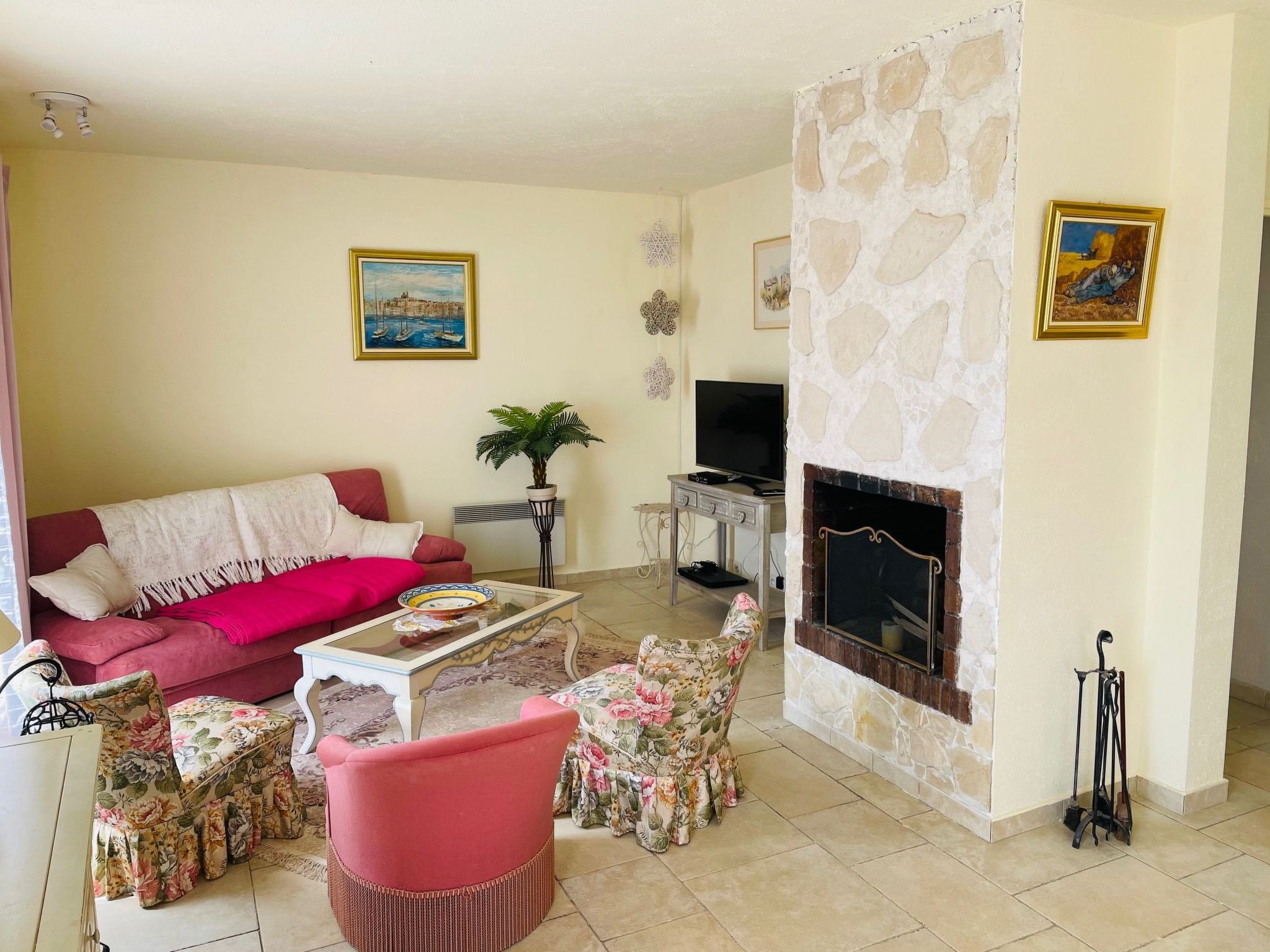 Villa "Les Alloes"-Inside