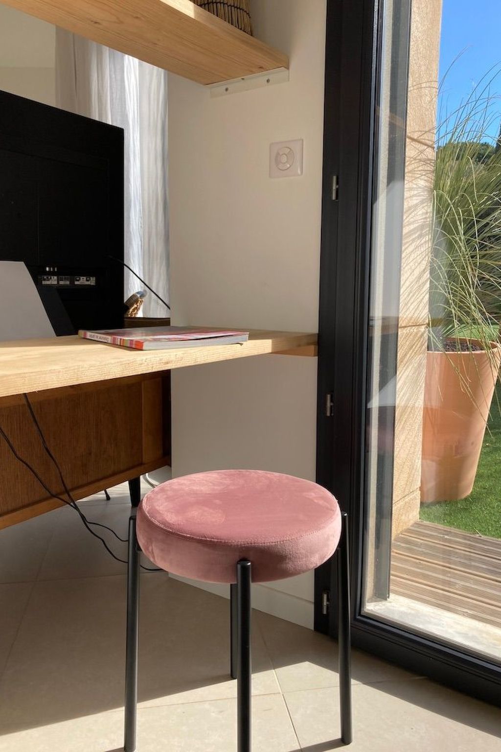 Cosy T3 with intimist garden-Inside