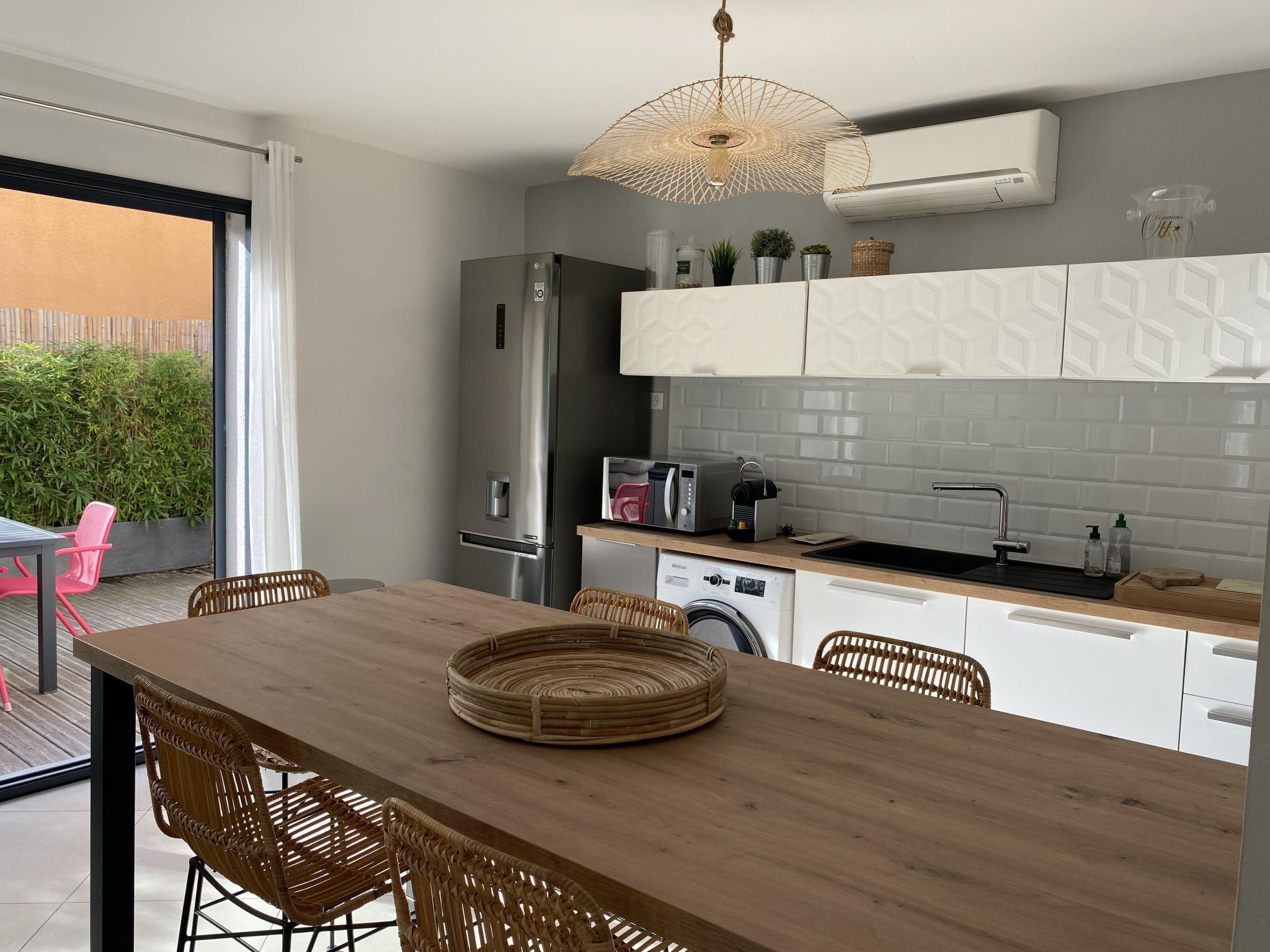 Cosy T3 with intimist garden-Inside