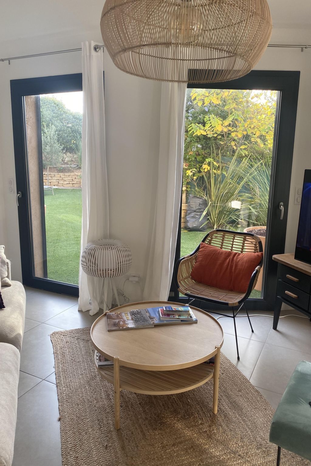 Cosy T3 with intimist garden-Inside