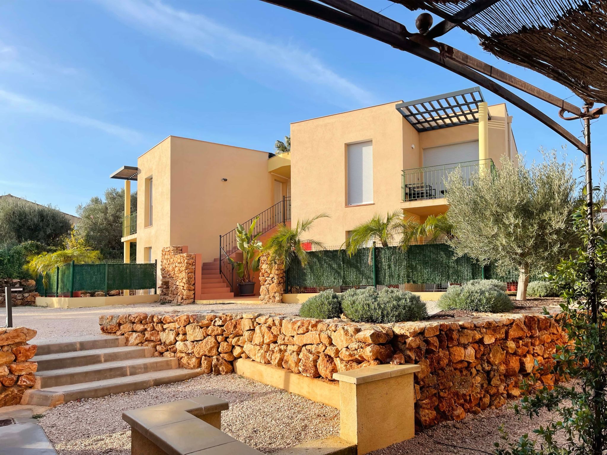 Provenzalisches Landhaus am Meer in ruhiger Lage.-Image-tags.info