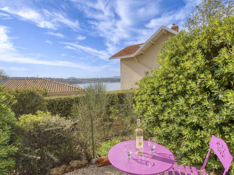 2-persoons appartement met zeezicht in Bandol in Bandol