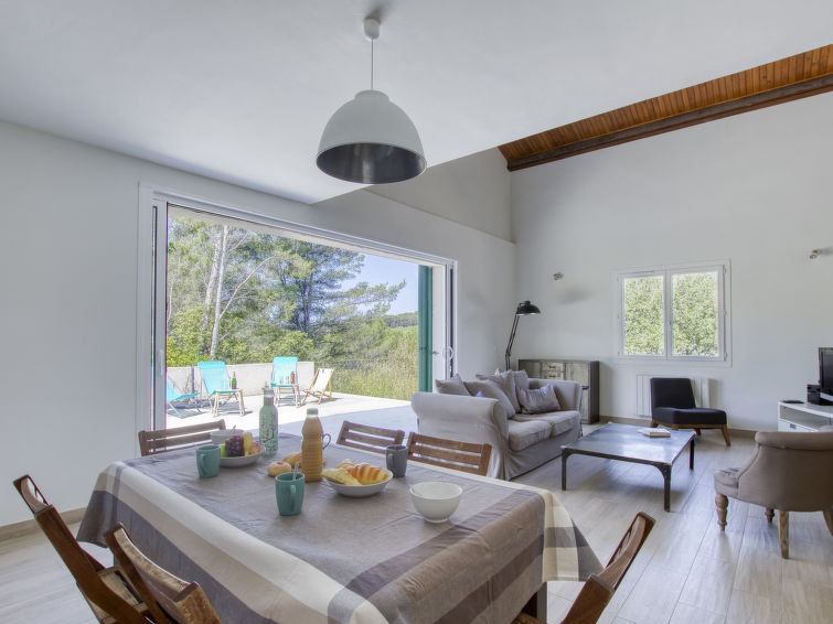 Search and Stay destination Saint-Cyr-sur-Mer, Provence-Alpes-Côte d'Azur - France from AU$ 383. la familiale