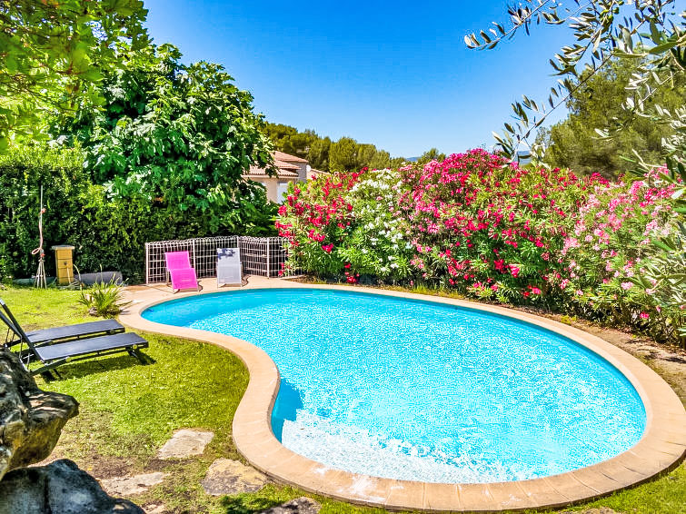 Search and Stay destination Saint-Cyr-sur-Mer, Provence-Alpes-Côte d'Azur - France from AU$ 441. Bella Luna