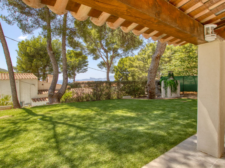 Search and Stay destination Saint-Cyr-sur-Mer, Provence-Alpes-Côte d'Azur - France from AU$ 545. le grand Pin