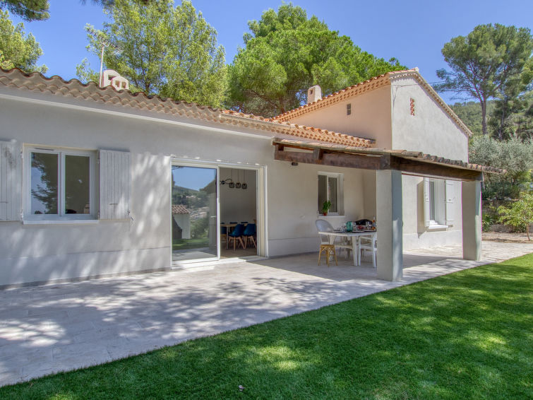 Search and Stay destination Saint-Cyr-sur-Mer, Provence-Alpes-Côte d'Azur - France from AU$ 545. le grand Pin