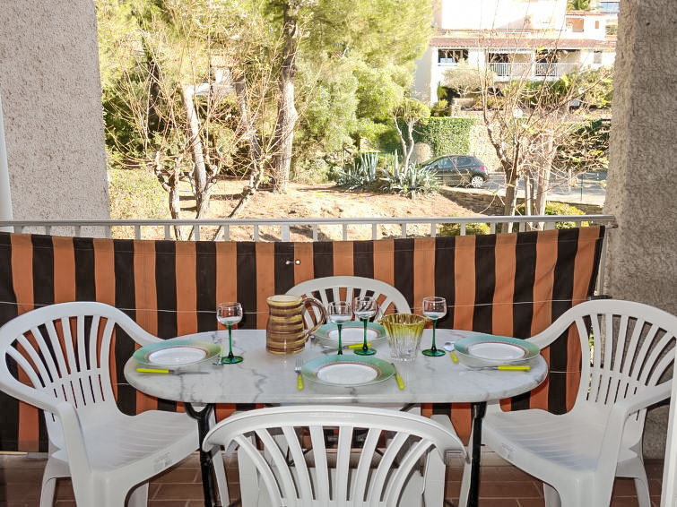 Search and Stay destination Saint-Cyr-sur-Mer, Provence-Alpes-Côte d'Azur - France from AU$ 106. Les Aigues Marines