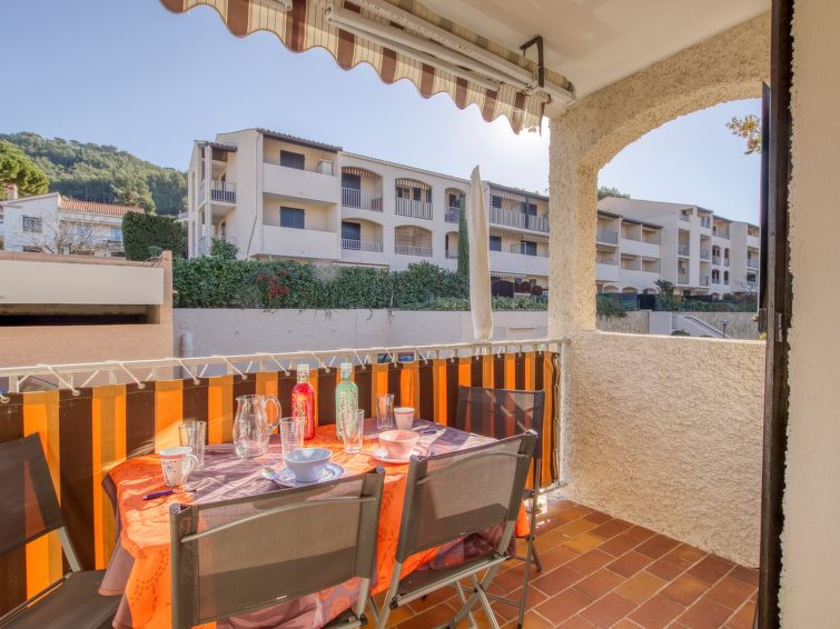 Search and Stay destination Saint-Cyr-sur-Mer, Provence-Alpes-Côte d'Azur - France from AU$ 125. Les Aigues Marines