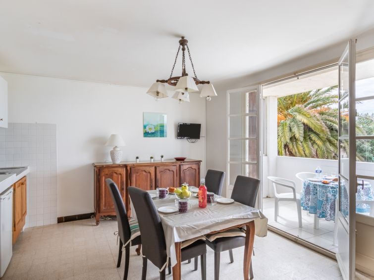 Search and Stay destination Saint-Cyr-sur-Mer, Provence-Alpes-Côte d'Azur - France from AU$ 194. Super Plage