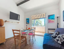 Knusse studio op 400 meter van het zandstrand van Les Lecques - thumbnail 3