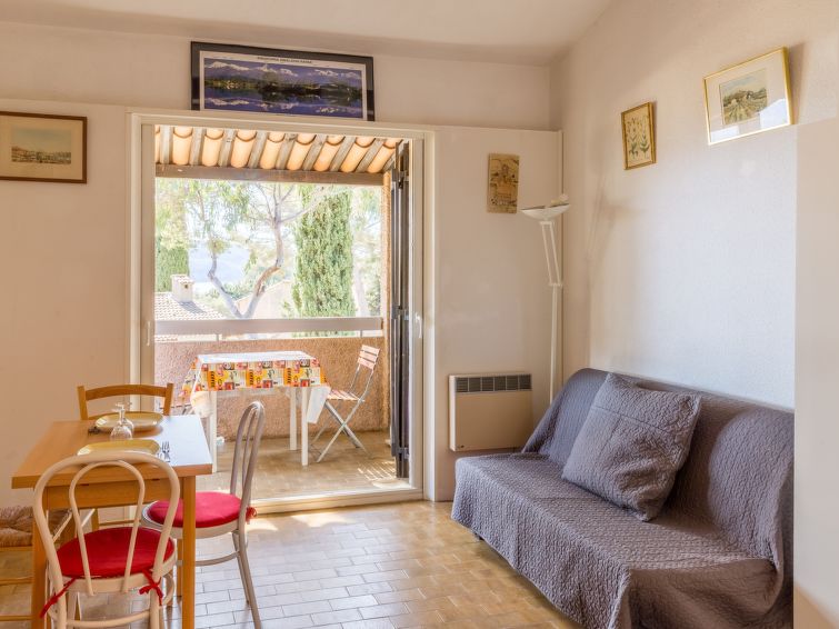 Search and Stay destination Saint-Cyr-sur-Mer, Provence-Alpes-Côte d'Azur - France from AU$ 135. Les Hauts du Port