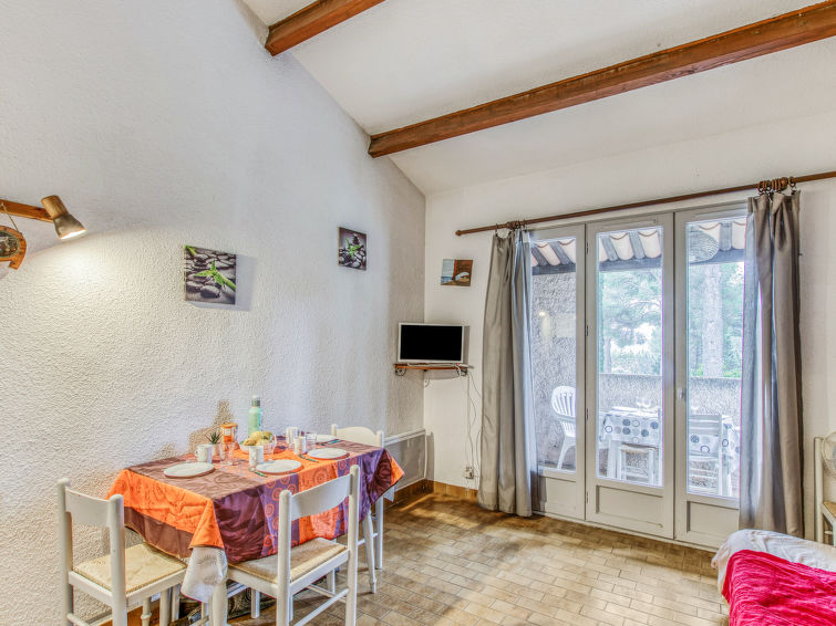 Search and Stay destination Saint-Cyr-sur-Mer, Provence-Alpes-Côte d'Azur - France from AU$ 131. Les Hauts du Port