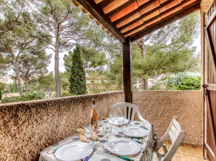 Search and Stay destination Saint-Cyr-sur-Mer, Provence-Alpes-Côte d'Azur - France from AU$ 131. Les Hauts du Port