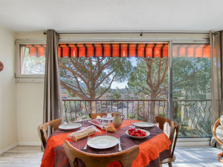 Search and Stay destination Saint-Cyr-sur-Mer, Provence-Alpes-Côte d'Azur - France from AU$ 141. Punta Marina