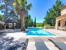 Ruim vakantiehuis met tuin op 400m van strand Les Lecques - thumbnail 1