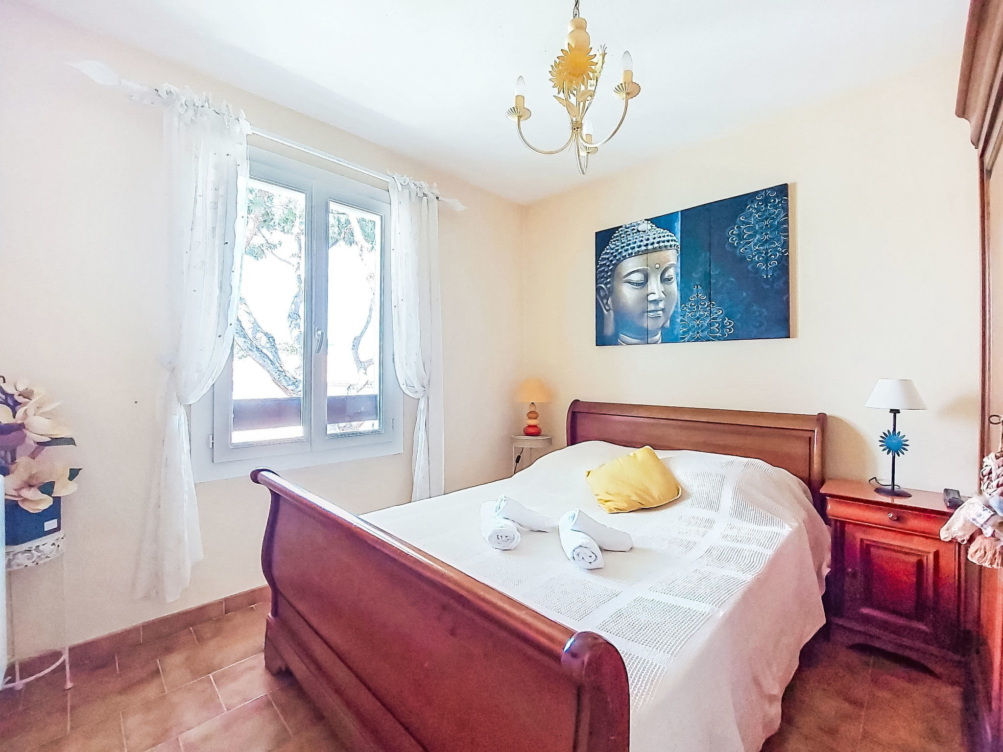 L'Ile heureuse-Inside