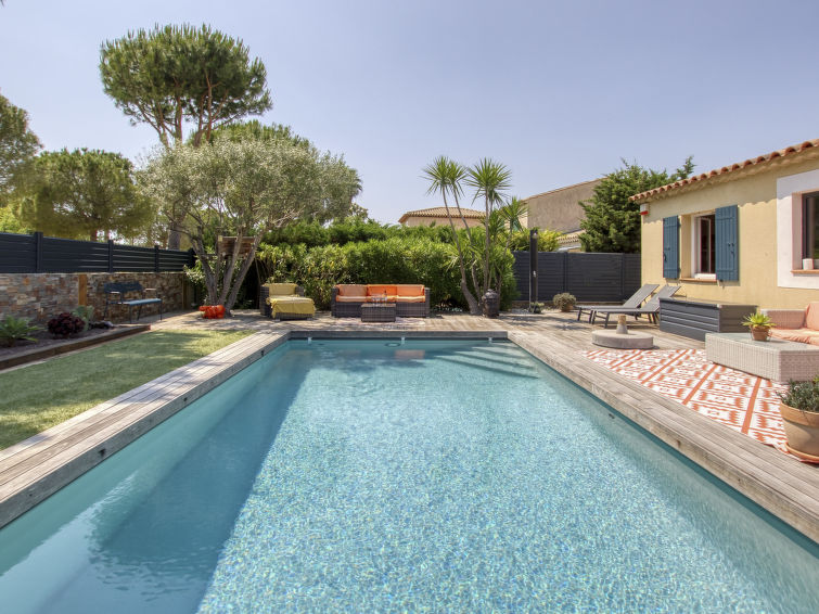 Search and Stay destination Saint-Cyr-sur-Mer, Provence-Alpes-Côte d'Azur - France from AU$ 469. la Choupette