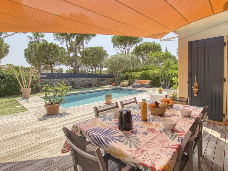 Search and Stay destination Saint-Cyr-sur-Mer, Provence-Alpes-Côte d'Azur - France from AU$ 469. la Choupette