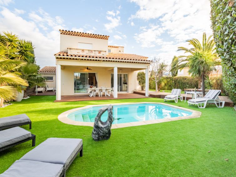 Search and Stay destination Saint-Cyr-sur-Mer, Provence-Alpes-Côte d'Azur - France from AU$ 537. L'Italienne