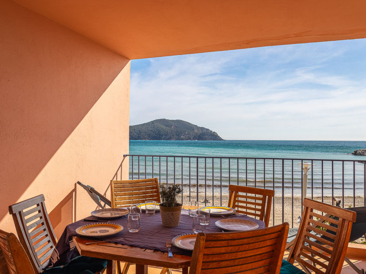Search and Stay destination Saint-Cyr-sur-Mer, Provence-Alpes-Côte d'Azur - France from AU$ 211. Baie des Lecques