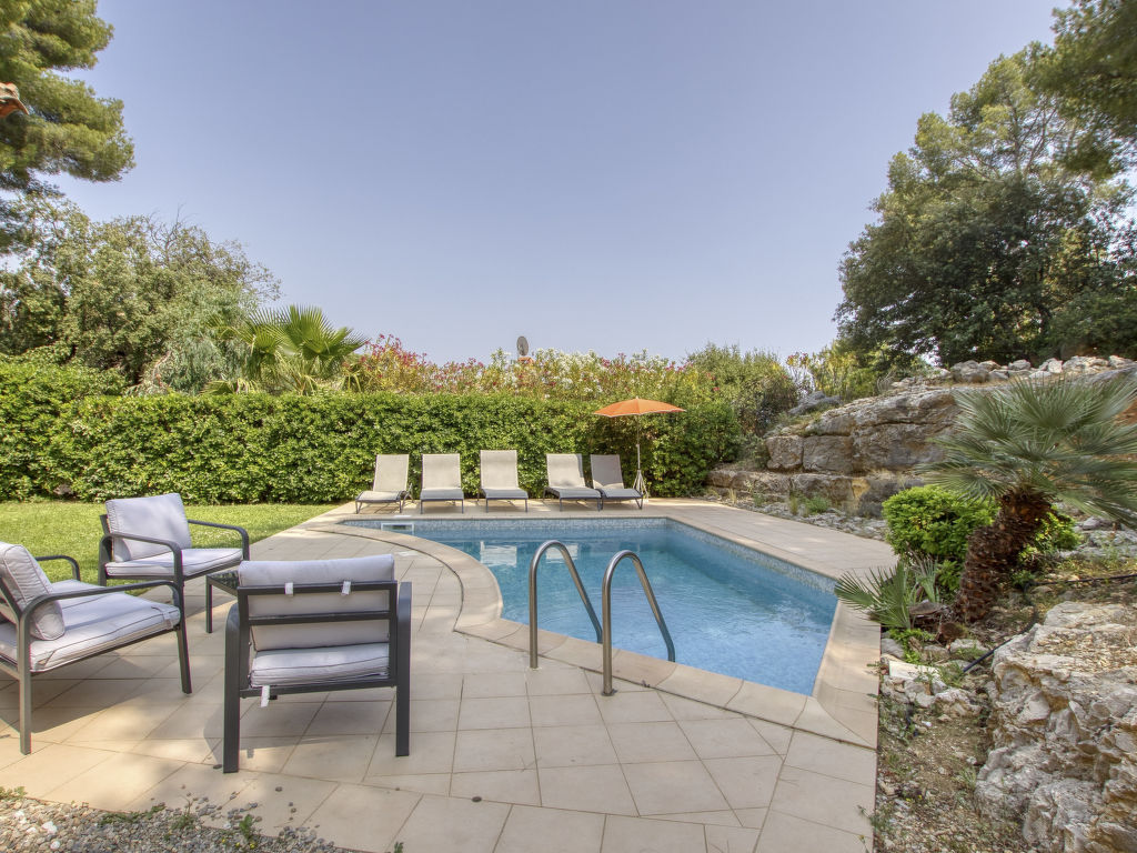 Le Puit des Oliviers I — Pool Outdoor