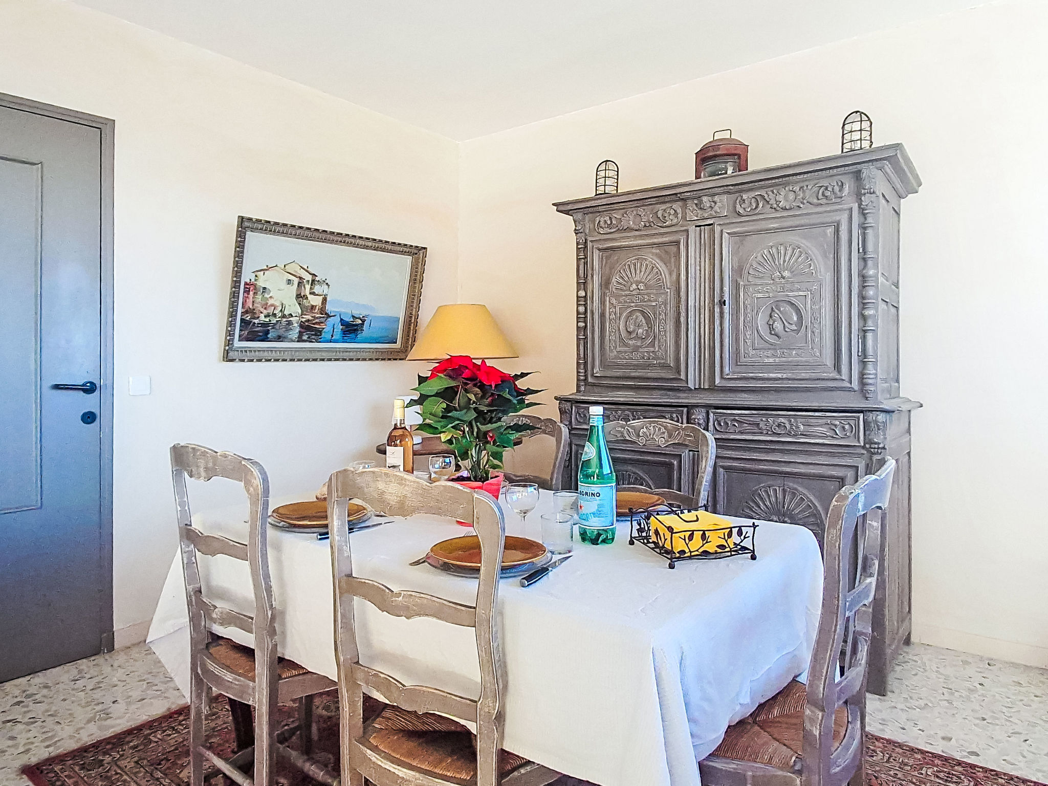 Baie du Soleil-Drinnen