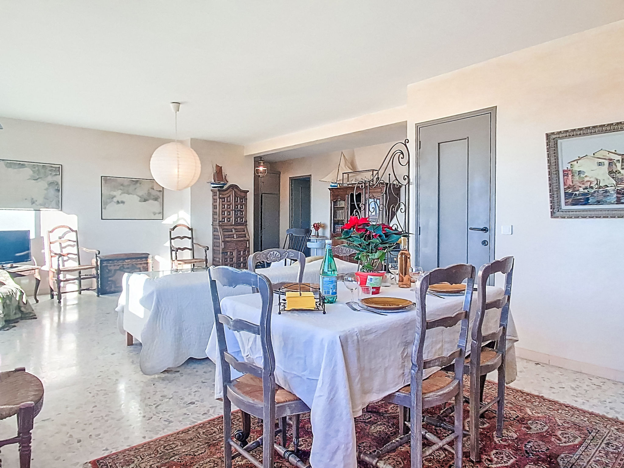 Baie du Soleil-Drinnen