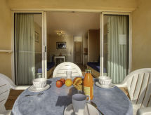 Appartement aan zee in Six Fours met zwembad en strand op 100 meter - thumbnail 3