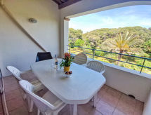 Luxe appartement op 100 meter van het strand met zwembad in Six Fours - thumbnail 5