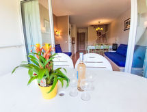Luxe appartement op 100 meter van het strand met zwembad in Six Fours - thumbnail 6