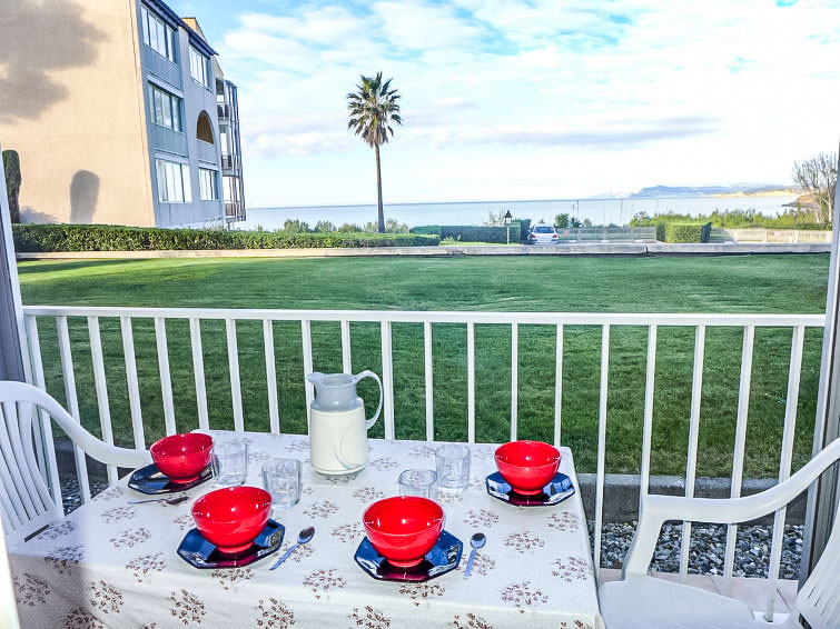 Search and Stay destination Six-Fours-les-Plages, Provence-Alpes-Côte d'Azur - France from AU$ 170. Le Grand Large