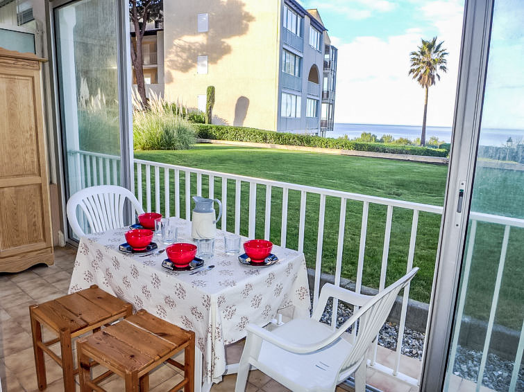 Search and Stay destination Six-Fours-les-Plages, Provence-Alpes-Côte d'Azur - France from AU$ 170. Le Grand Large
