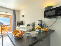 Licht appartement op 200 meter van strand en jachthaven in Six Fours - thumbnail 4