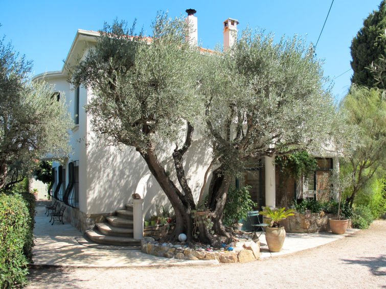Search and Stay destination Sanary-sur-Mer, Provence-Alpes-Côte d'Azur - France from AU$ 179. Liska Blu