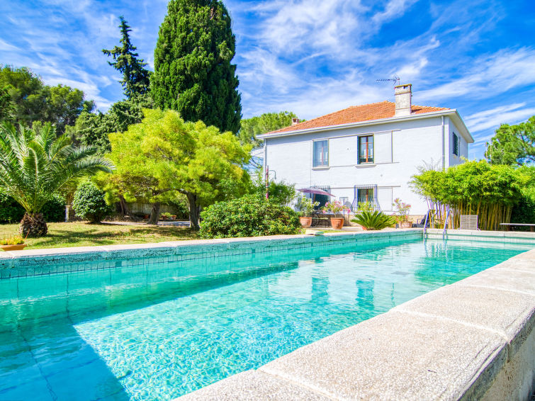 Search and Stay destination Sanary-sur-Mer, Provence-Alpes-Côte d'Azur - France from AU$ 179. Liska Blu