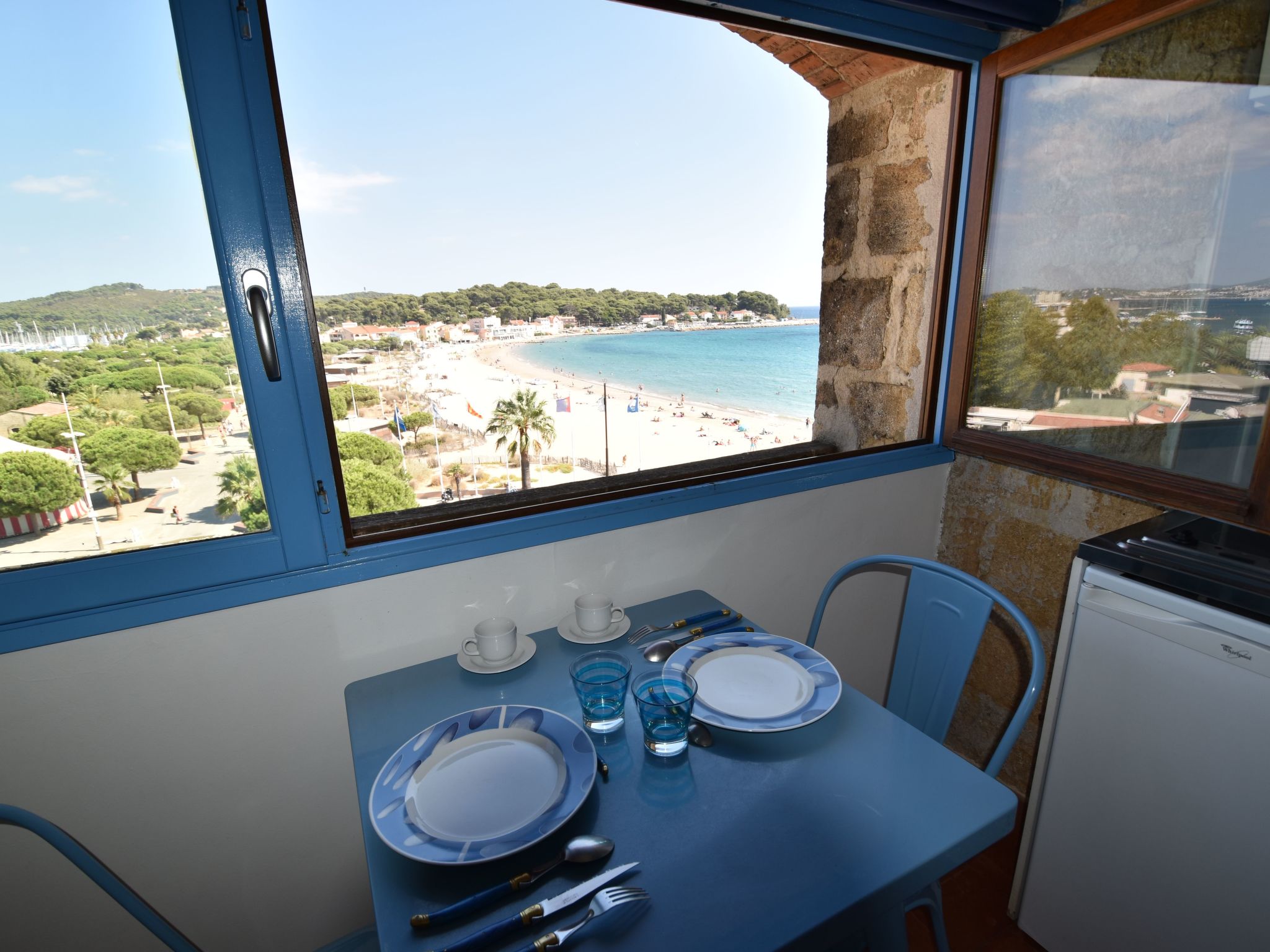 Le Provence Plage-Image-tags.info