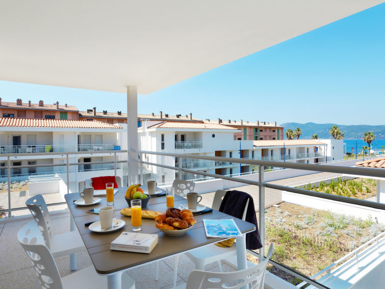 Search and Stay destination Saint-Mandrier-sur-Mer, Provence-Alpes-Côte d'Azur - France from AU$ 120. Le Cap Azur (MSU101)