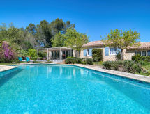 Villa Azurine: Vrijstaande woning met privézwembad en golfzicht in de Provence - thumbnail 1