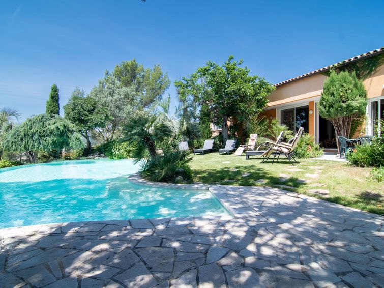 Search and Stay destination Garéoult, Provence-Alpes-Côte d'Azur - France from AU$ 356. La Colline (GAR250)