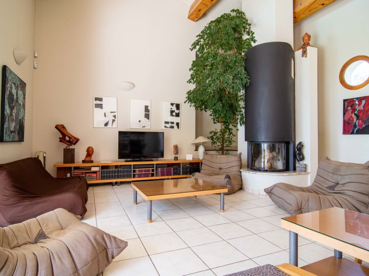 Search and Stay destination Garéoult, Provence-Alpes-Côte d'Azur - France from AU$ 356. La Colline (GAR250)