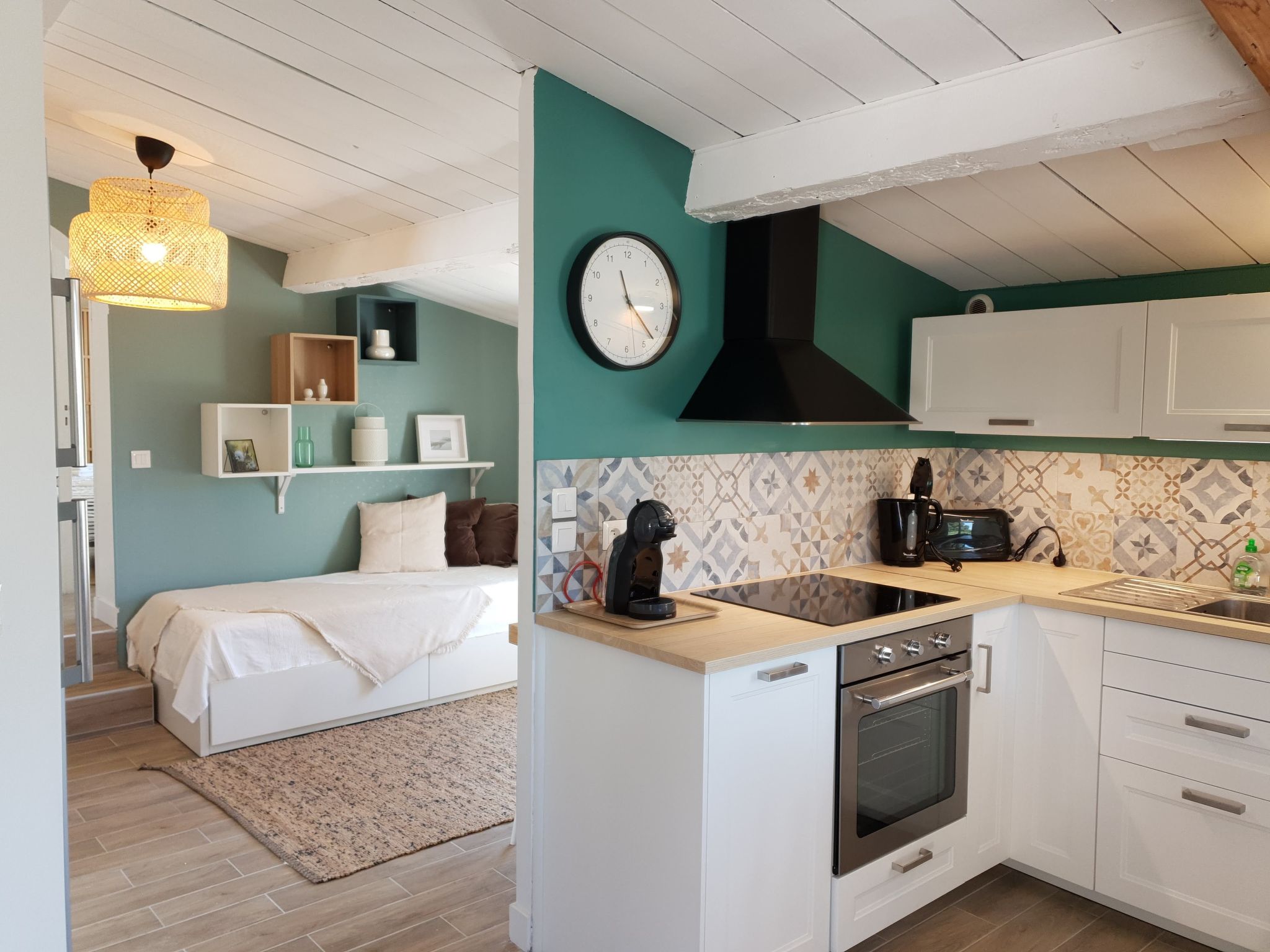 Photo of im Herzen der Weinberge, große Terrasse mit atemberaubendem Blick auf das Meer,