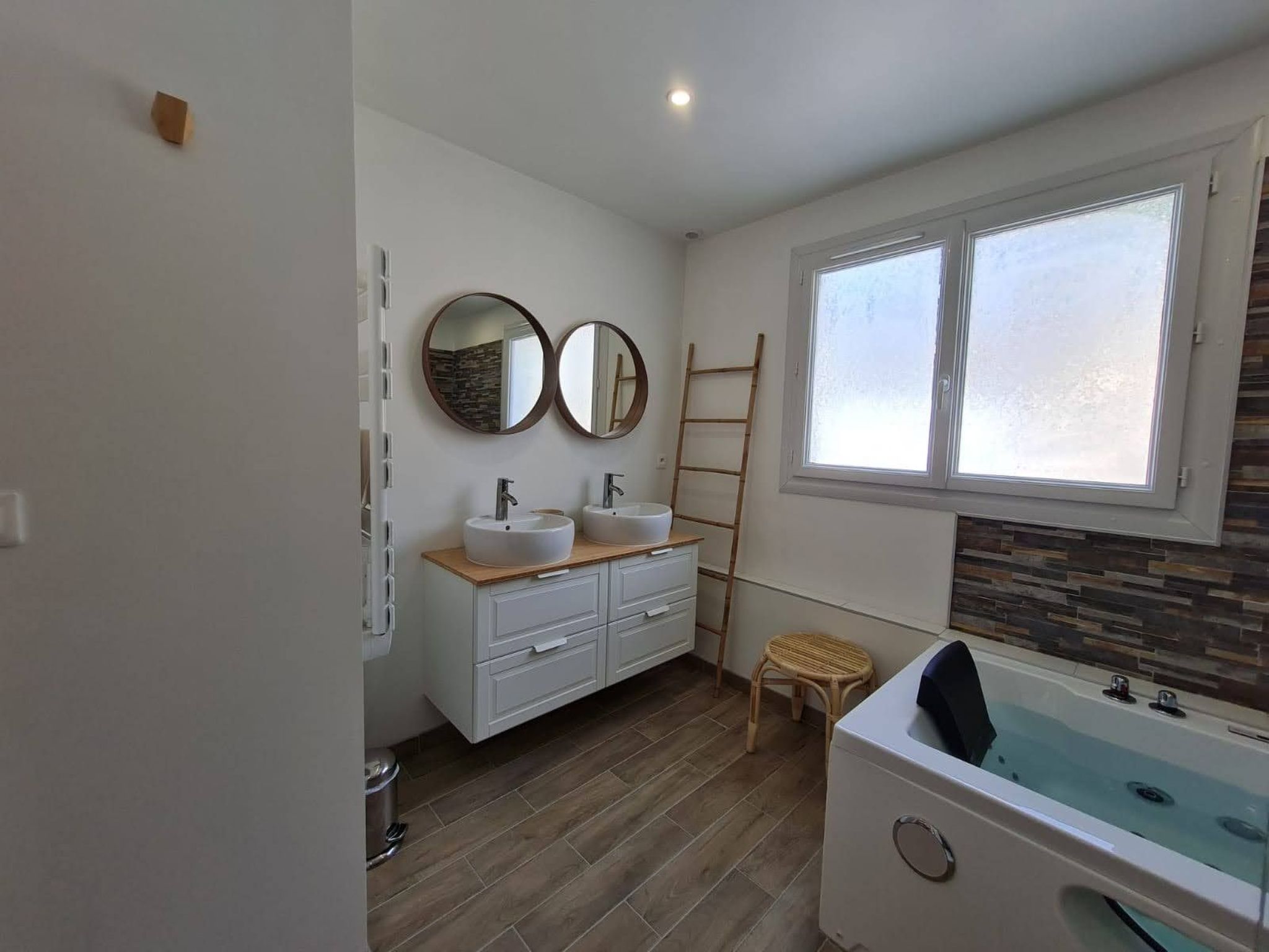 Photo of im Herzen der Weinberge, große Terrasse mit atemberaubendem Blick auf das Meer,