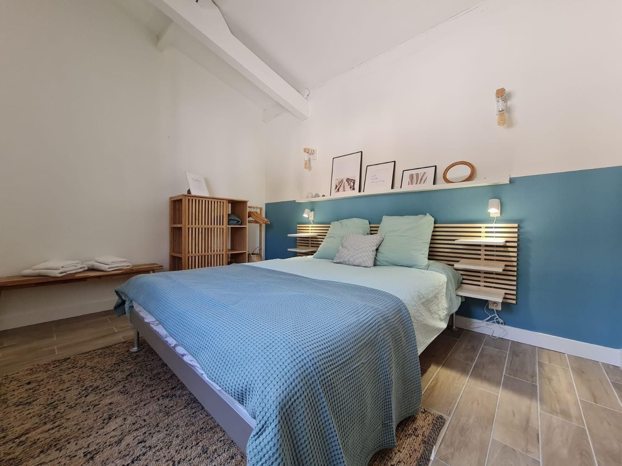 Photo of im Herzen der Weinberge, große Terrasse mit atemberaubendem Blick auf das Meer,