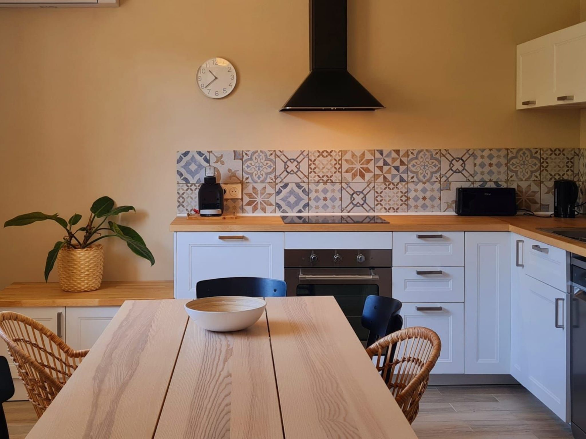 Photo of im Herzen eines Weinguts, Terrasse und Balkon mit Bergblick, Schwimmbad